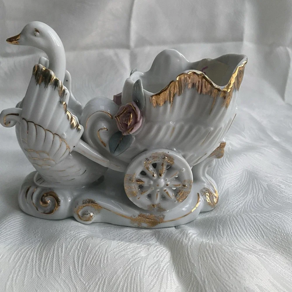 Vintage Mid-century Porcelain Swan Carriage Figurine With Roses And Gold Trim